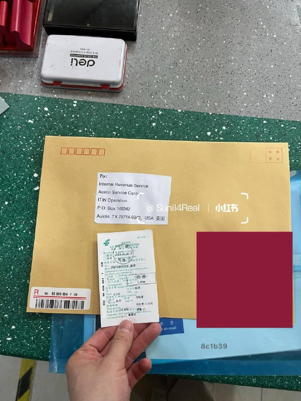 历时两个多月自己DIY拿到ITIN4.14日 回国在上海🇺🇸领事馆认证了护照（这个我会单独一篇讲解）花费50美金认证 P2 我用REVOLUT付款50刀4.29日 在邮局寄住挂号信 有追踪码 寄往美国IRS的Austin办公室 47g  实际我只花费3rmb (自己准备了5张自己存的5元邮票）包含了1,Form W-72,Form 1040NR3, Explanation for ITIN Application（根据自己情况 主要解释我不在美国为何申请ITIN 申请目的 另外两个表格填写我也准备后续出个攻略）4,此前在美领馆申请的护照认证原件5.5日 挂号信轨迹显示签收 （出乎我意料 寄出一周签收）P6签收地址邮编显示AUSTIN, TX 73301接下来就是漫长等待6.26收到我的护照认证原件 P7接下来 又等了马上一个月期间我没有打电话询问 因为我猜到很快就到 不过在漫长等待中曾多次想打电话询问 但每次打了电话等待客服时间太久就放弃了7.25日 距离上次收到护照认证原件退回件差一天整整一个月！收到了我的CP565信件P5！ITIN编号905-61开头至此历时两个多月 正式开启新篇章#itin #美国云居民source: 